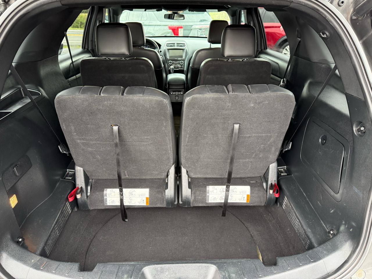 Used 2018 Ford Explorer XLT w/ Equipment Group 202A FWD image 16
