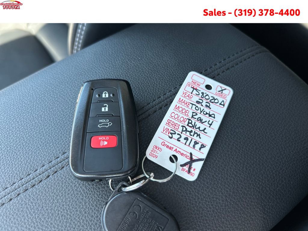 Certified 2022 Toyota RAV4 XLE Premium AWD/4WD image 28
