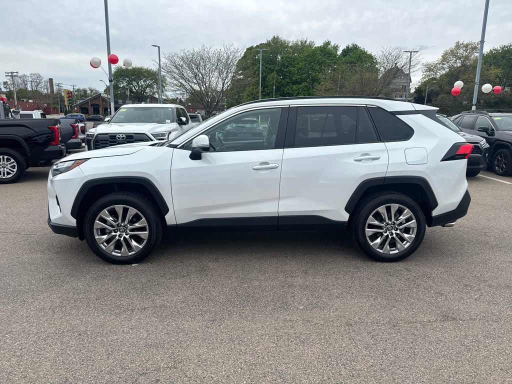 Used 2025 Toyota RAV4 XLE Premium w/ Weather Package AWD/4WD image 4