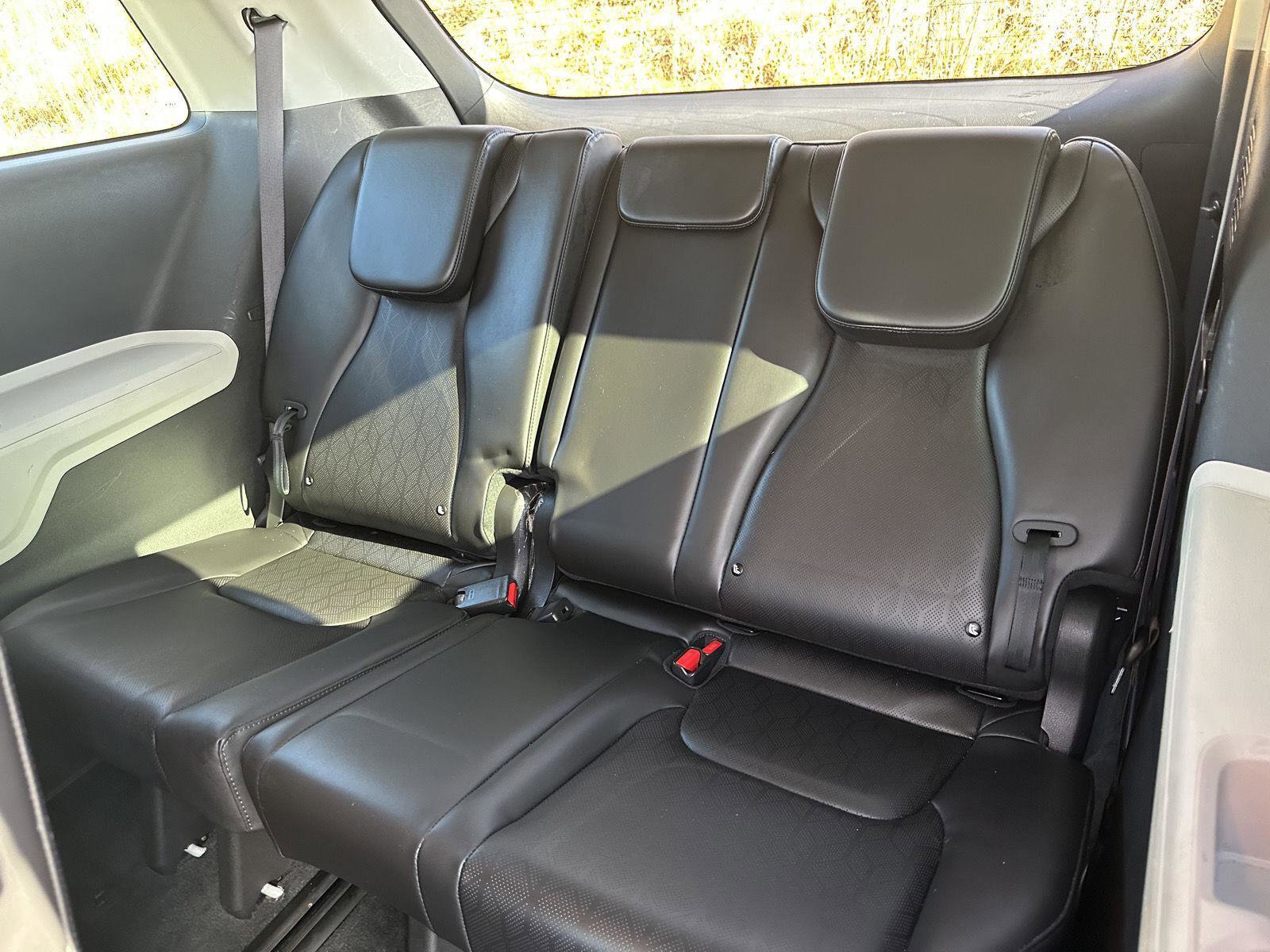 Used 2023 Kia Carnival LX w/ Paint Protection Package image 13