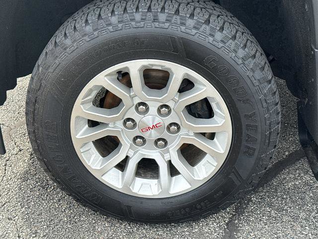 Used 2017 GMC Sierra 1500 SLE w/ Suspension Package, Off-Road AWD/4WD image 11