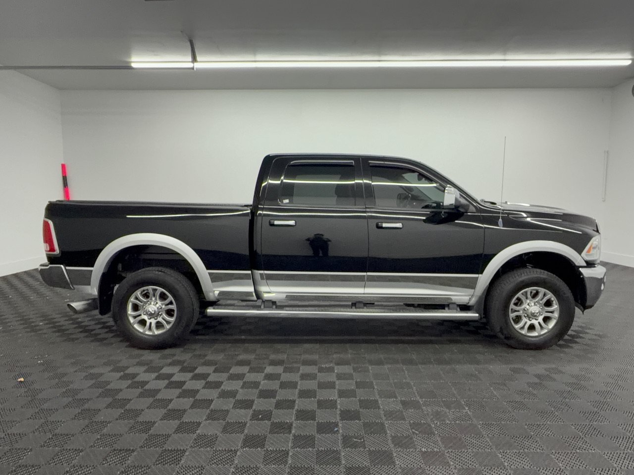 Used 2014 RAM 3500 Laramie w/ Convenience Group AWD/4WD image 8