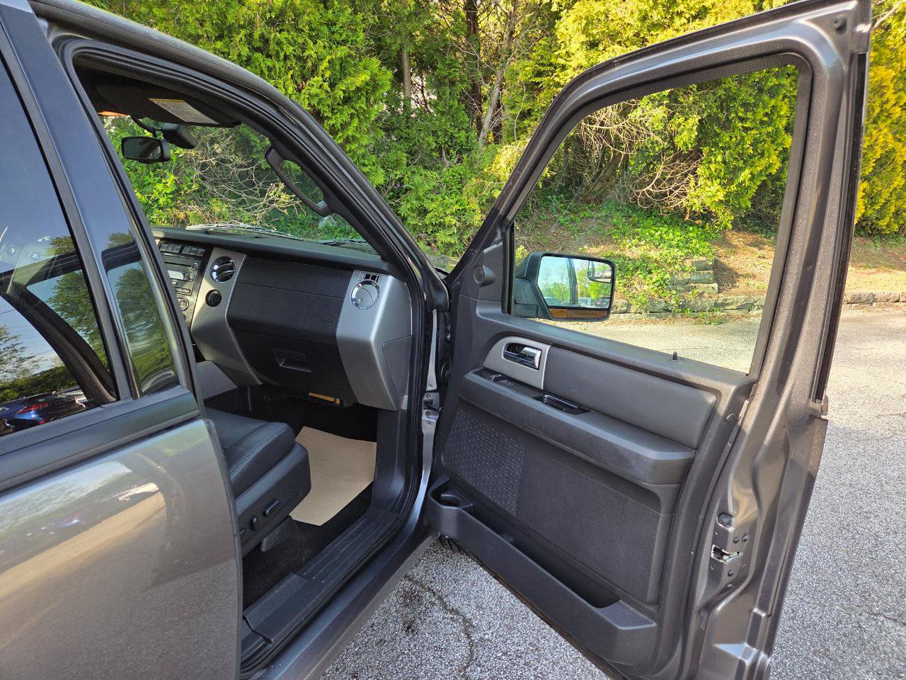 Used 2014 Ford Expedition Limited AWD/4WD image 12
