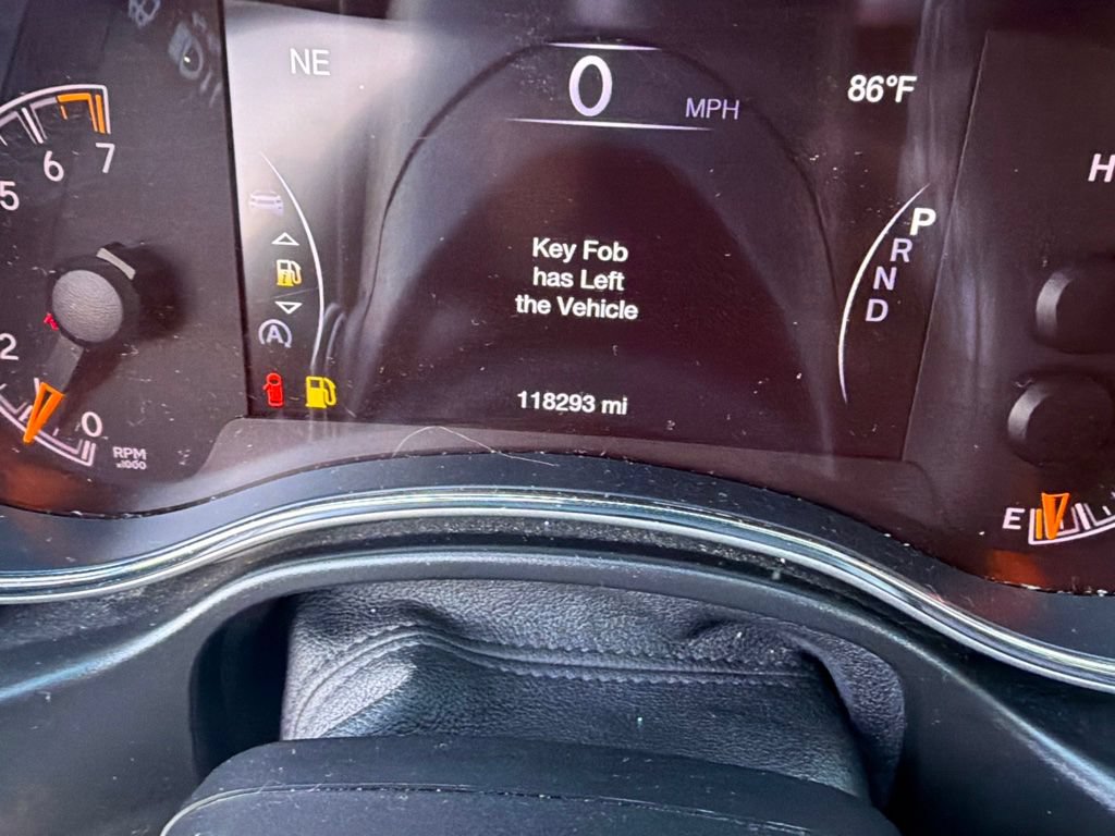 Used 2019 Jeep Grand Cherokee Laredo AWD/4WD image 18
