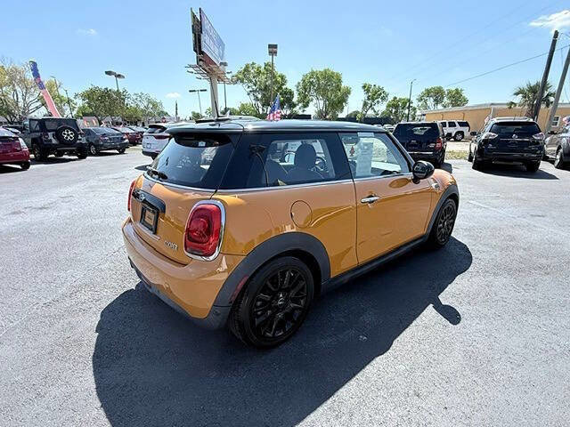 Used 2018 MINI Cooper 2-Door Hardtop FWD image 6