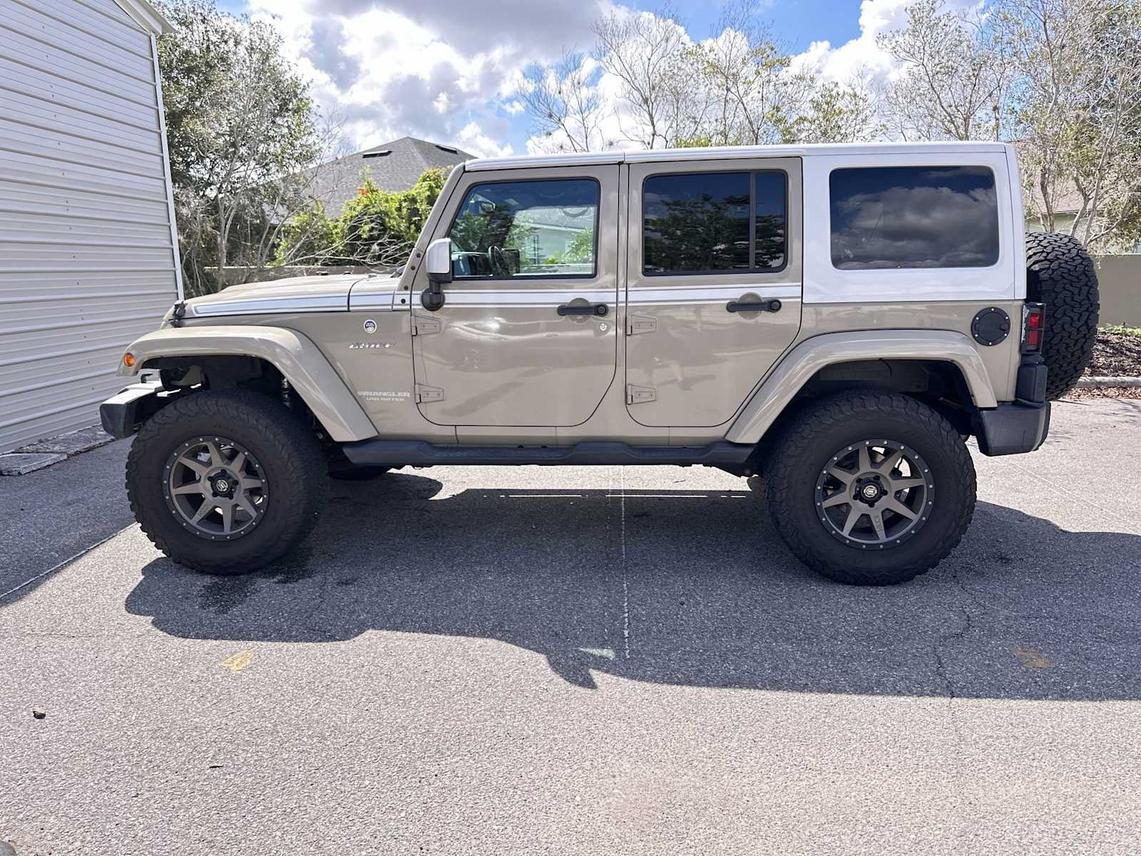 Used 2017 Jeep Wrangler Unlimited Sahara w/ Quick Order Package 24E Chief AWD/4WD image 3