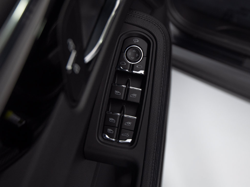 Certified 2026 Porsche Macan AWD/4WD image 21