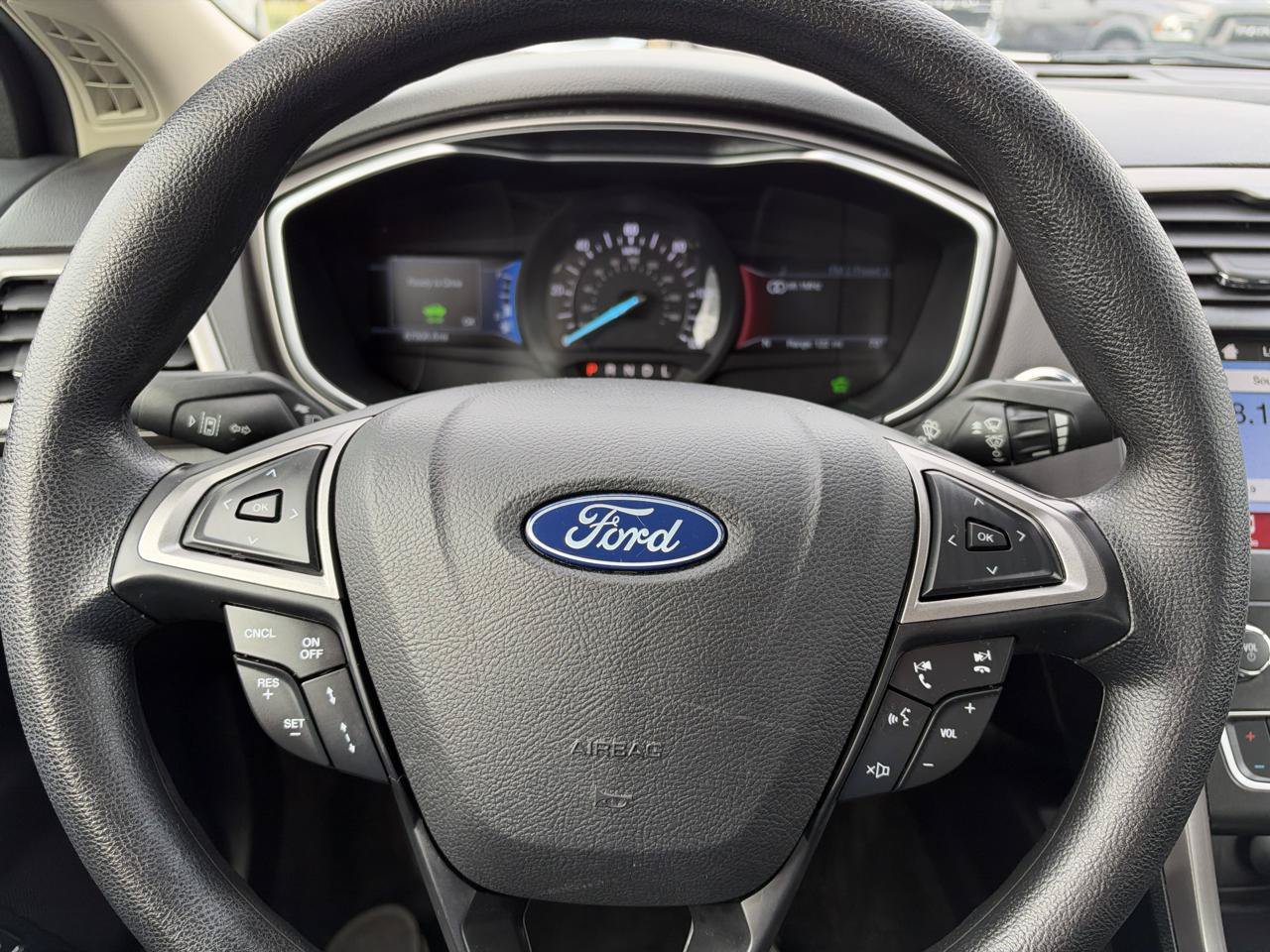 Used 2019 Ford Fusion SE FWD image 13