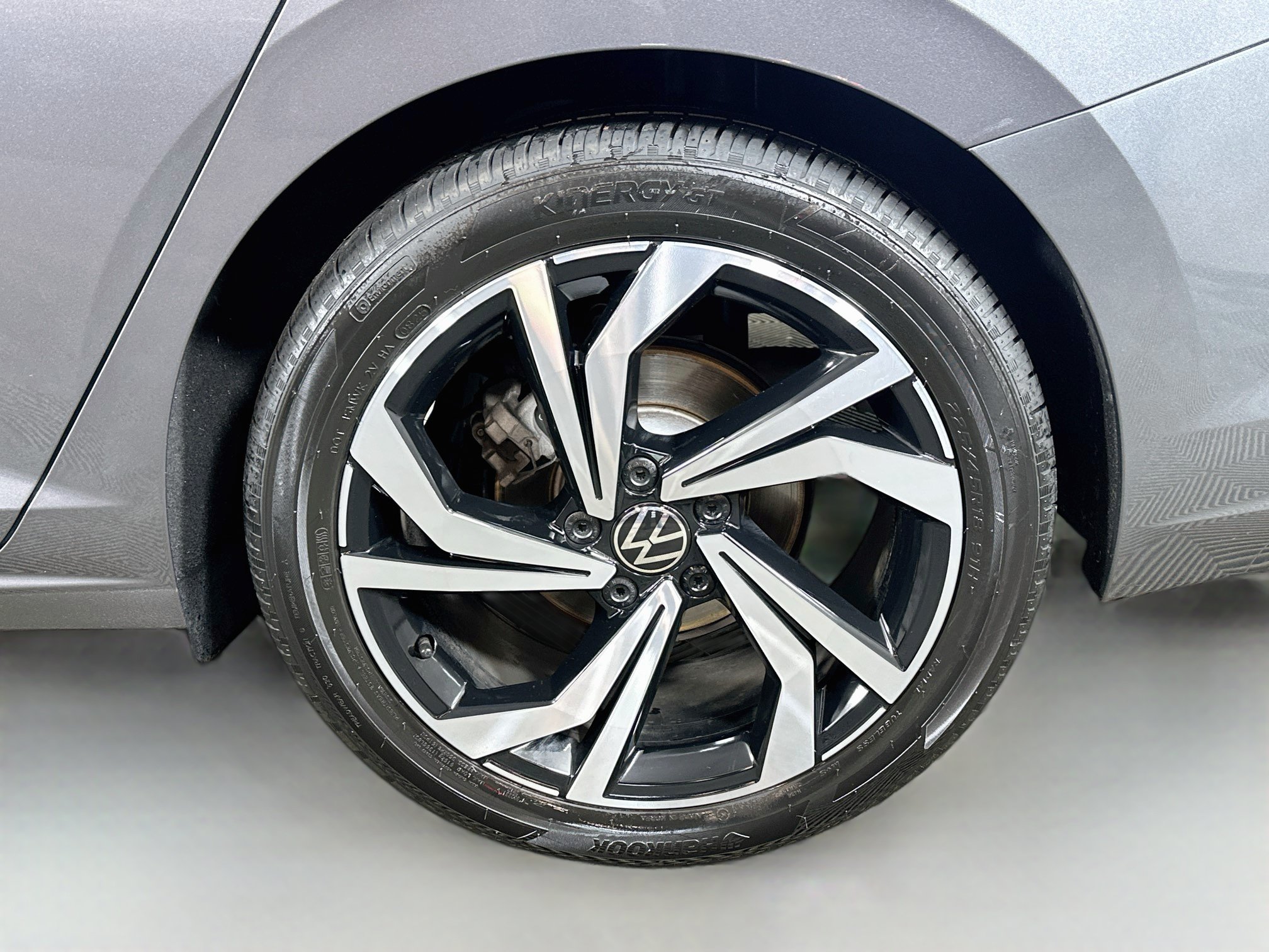 Used 2025 Volkswagen Jetta SEL FWD image 30