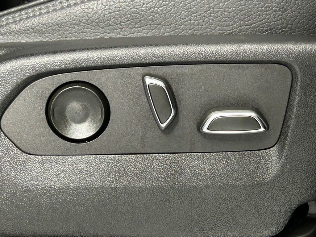 Used 2022 GMC Yukon XL Denali image 11