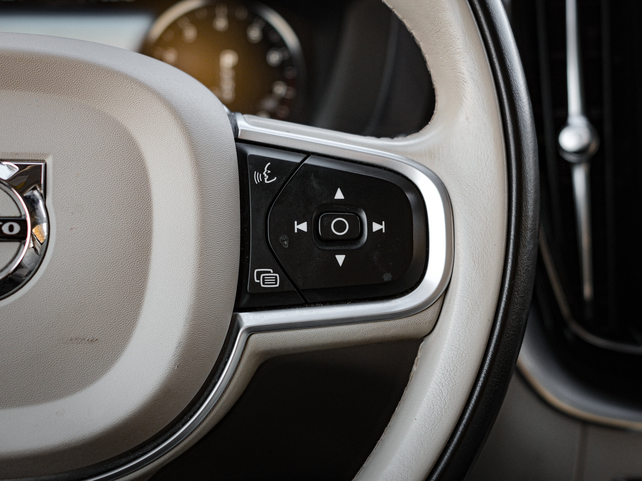 Used 2020 Volvo XC60 T6 Momentum image 19