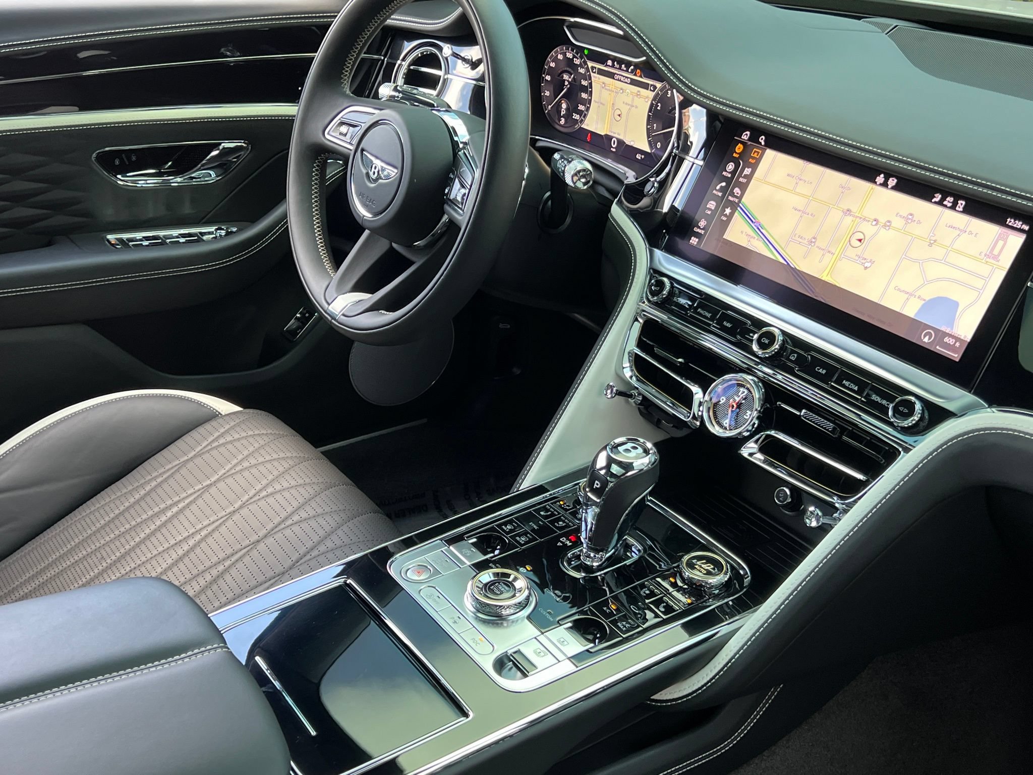 Used 2023 Bentley Flying Spur W12 AWD/4WD image 16
