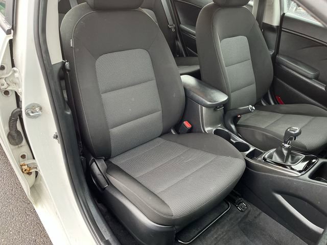 Used 2017 Kia Forte LX image 25