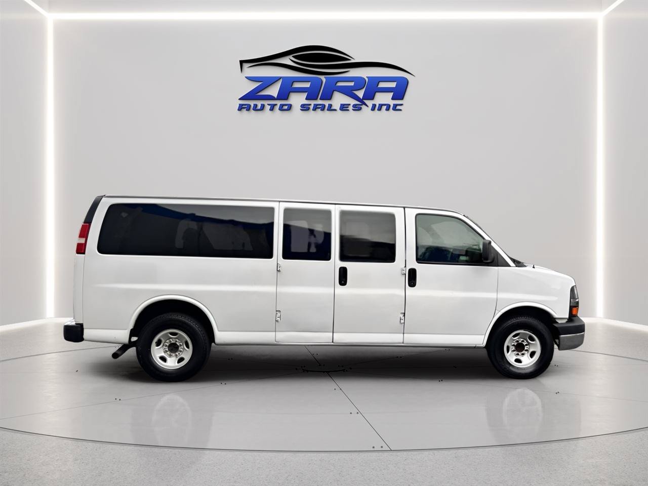 Used 2016 Chevrolet Express 3500 LT w/ LT Preferred Equipment Group RWD image 7