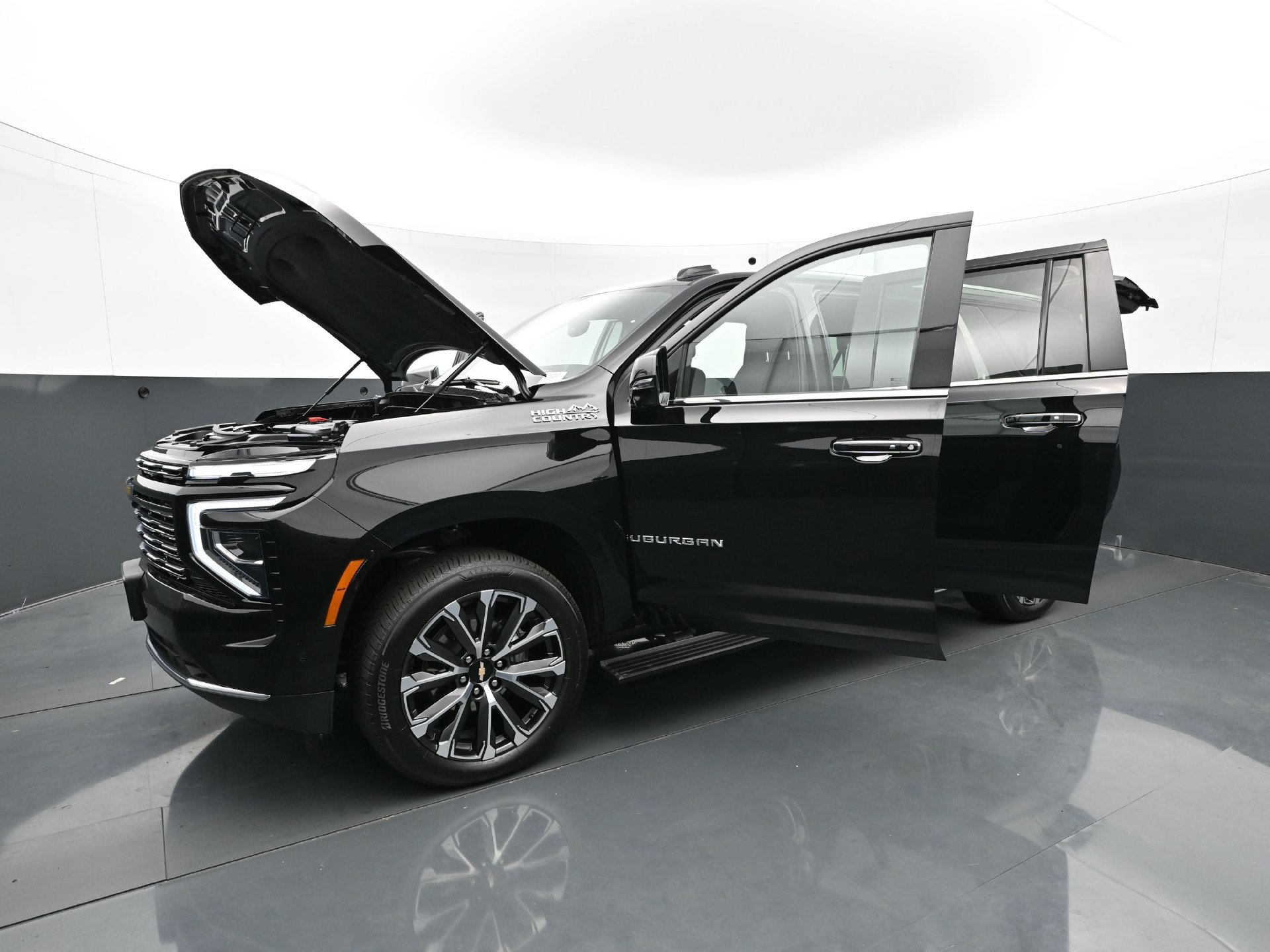 Used 2025 Chevrolet Suburban High Country AWD/4WD image 34