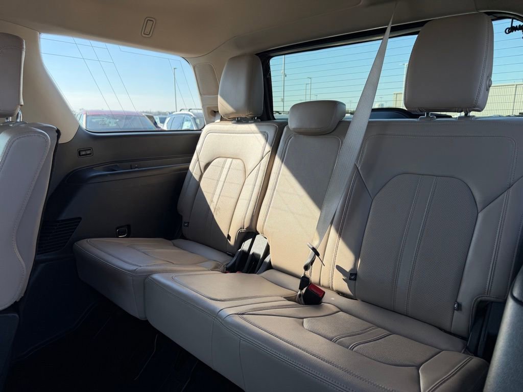 Used 2024 Ford Expedition Limited image 17