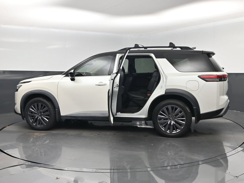 Used 2023 Nissan Pathfinder SL w/ SL Premium Package FWD image 10
