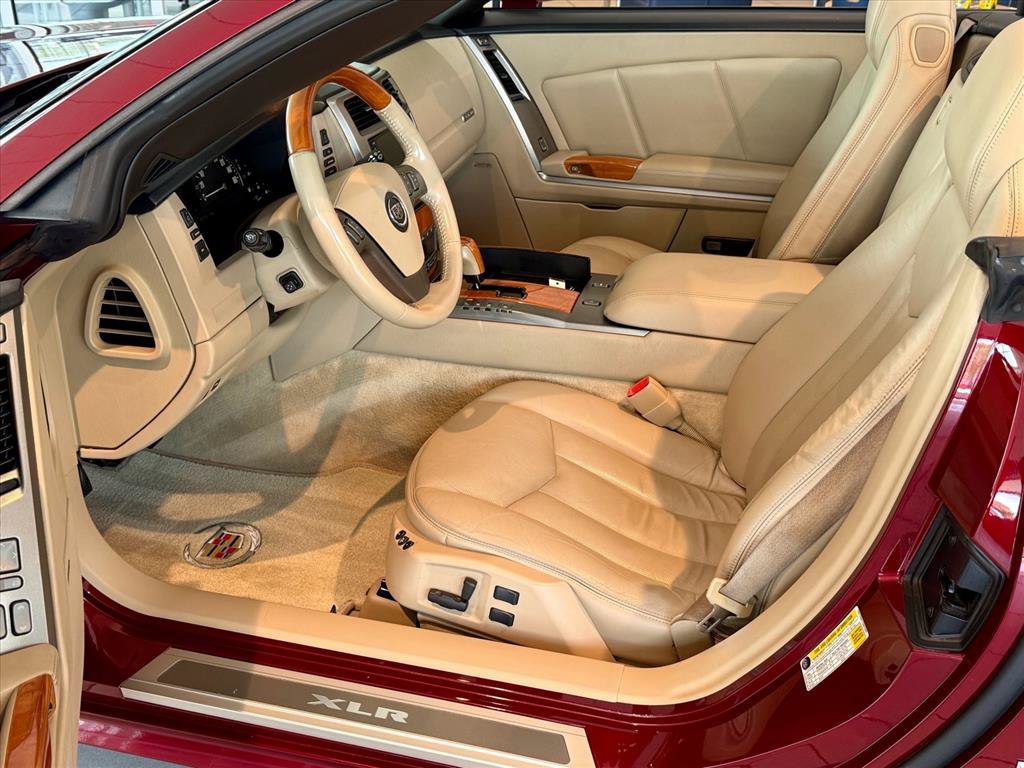 Used 2007 Cadillac XLR RWD image 11