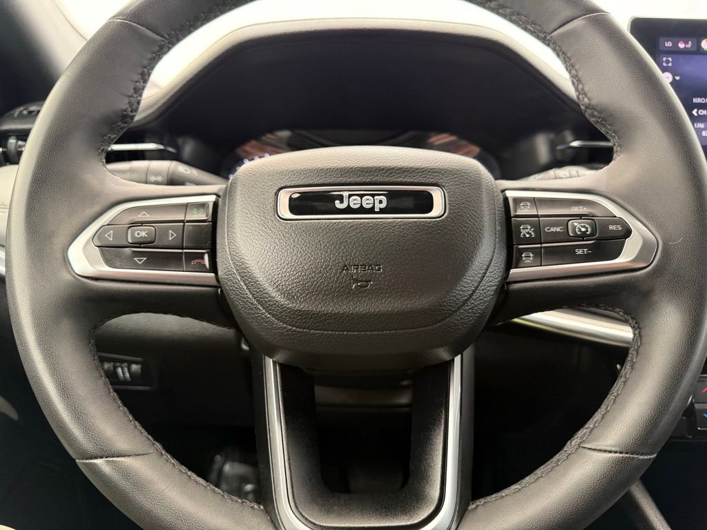 Used 2023 Jeep Compass Limited image 40