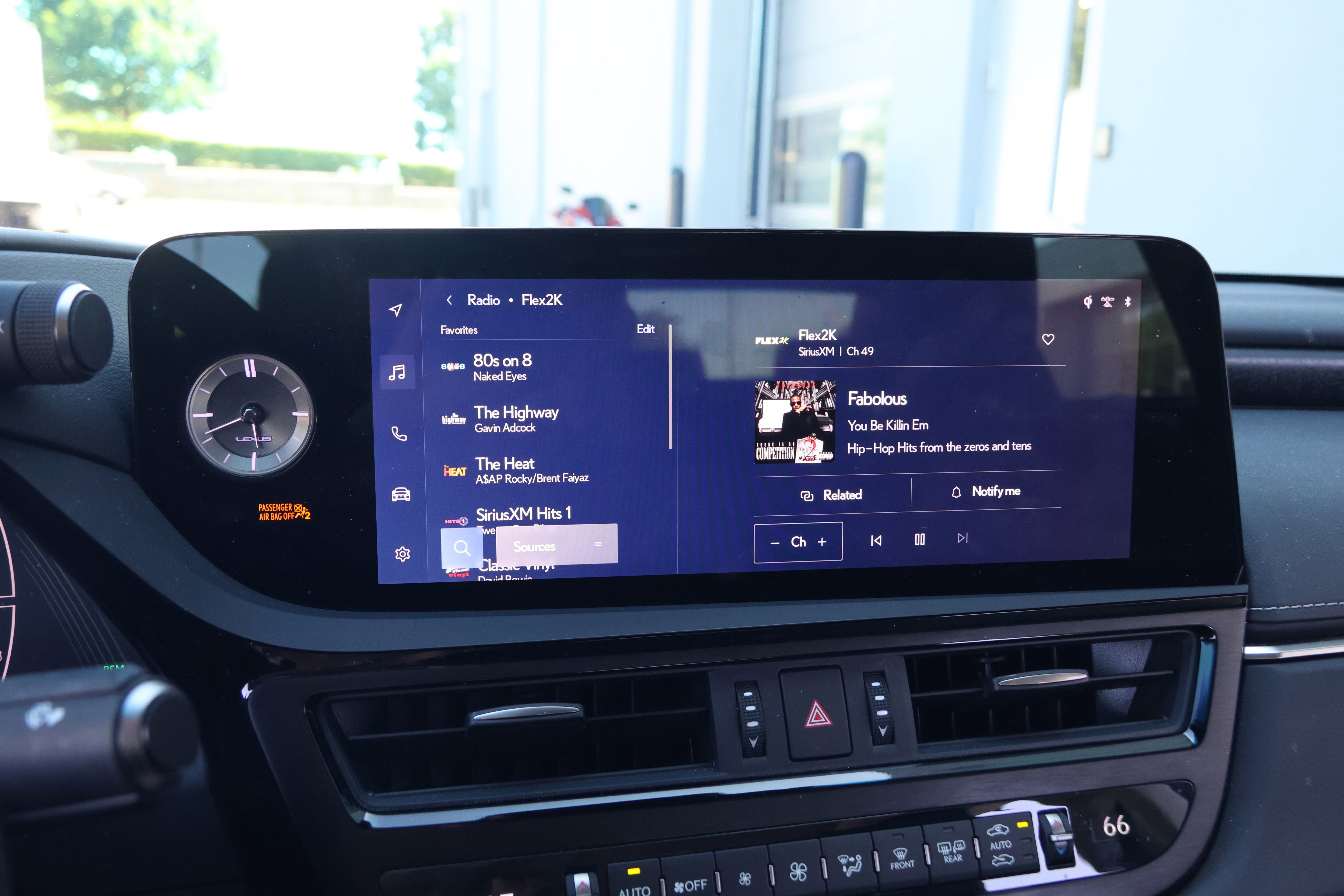 Used 2024 Lexus ES 350 Ultra Luxury w/ Accessory Package (Z2) image 23