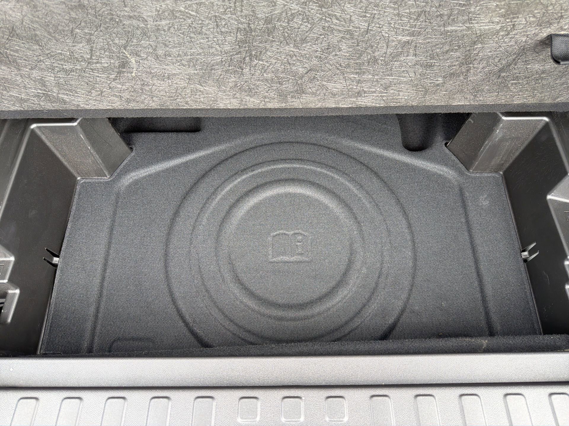 Used 2023 GMC Terrain SLT w/ LPO, Floor Liner Package image 12