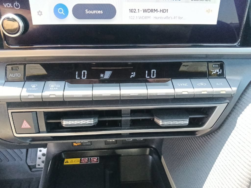 Used 2025 Toyota Camry SE w/ Convenience Package FWD image 23
