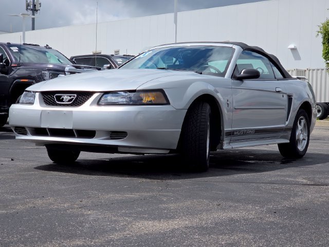 Used 2003 Ford Mustang Convertible RWD image 6