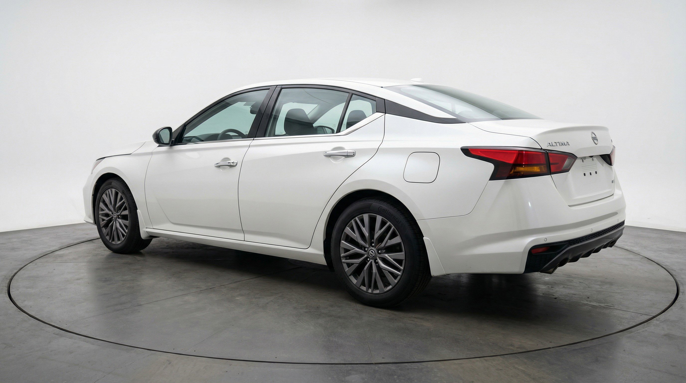 Used 2025 Nissan Altima 2.5 SV FWD image 6