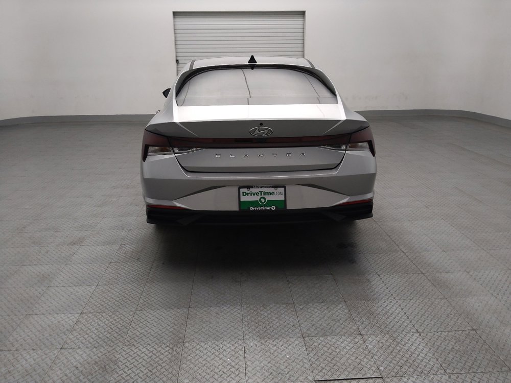 Used 2022 Hyundai Elantra SEL FWD image 6