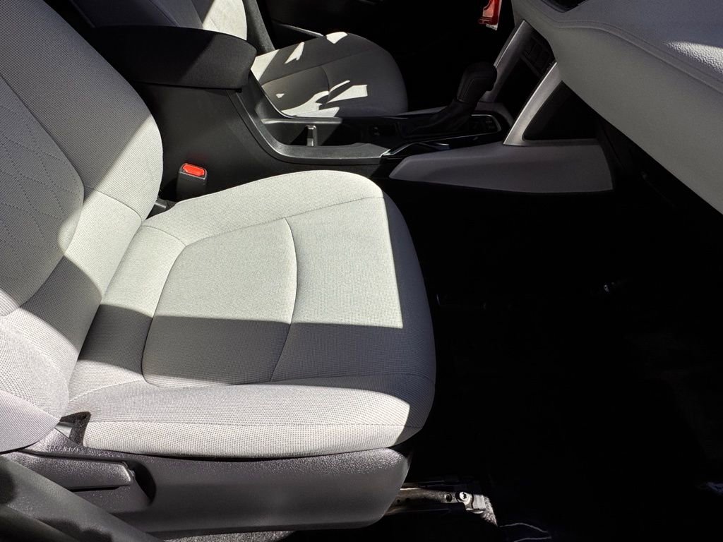 Used 2024 Toyota Corolla Cross L image 30