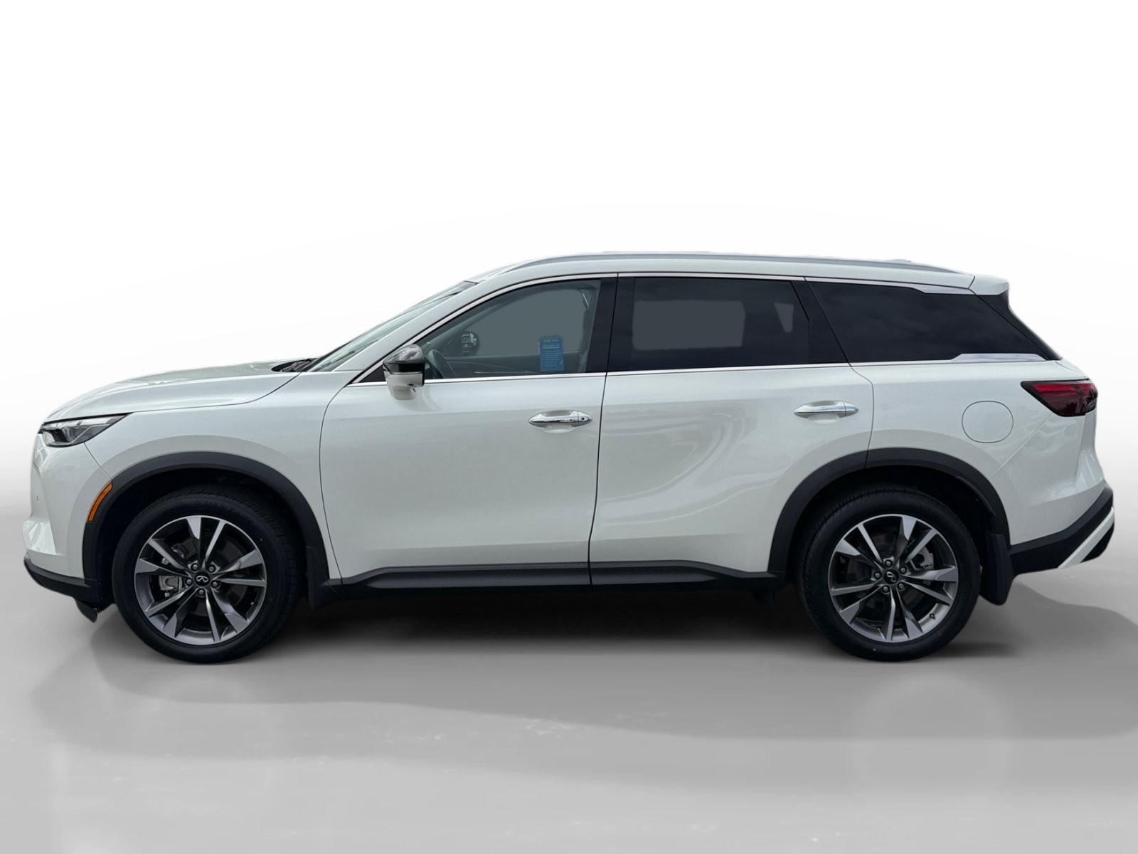 Used 2023 INFINITI QX60 Luxe w/ Vision Package AWD/4WD image 2