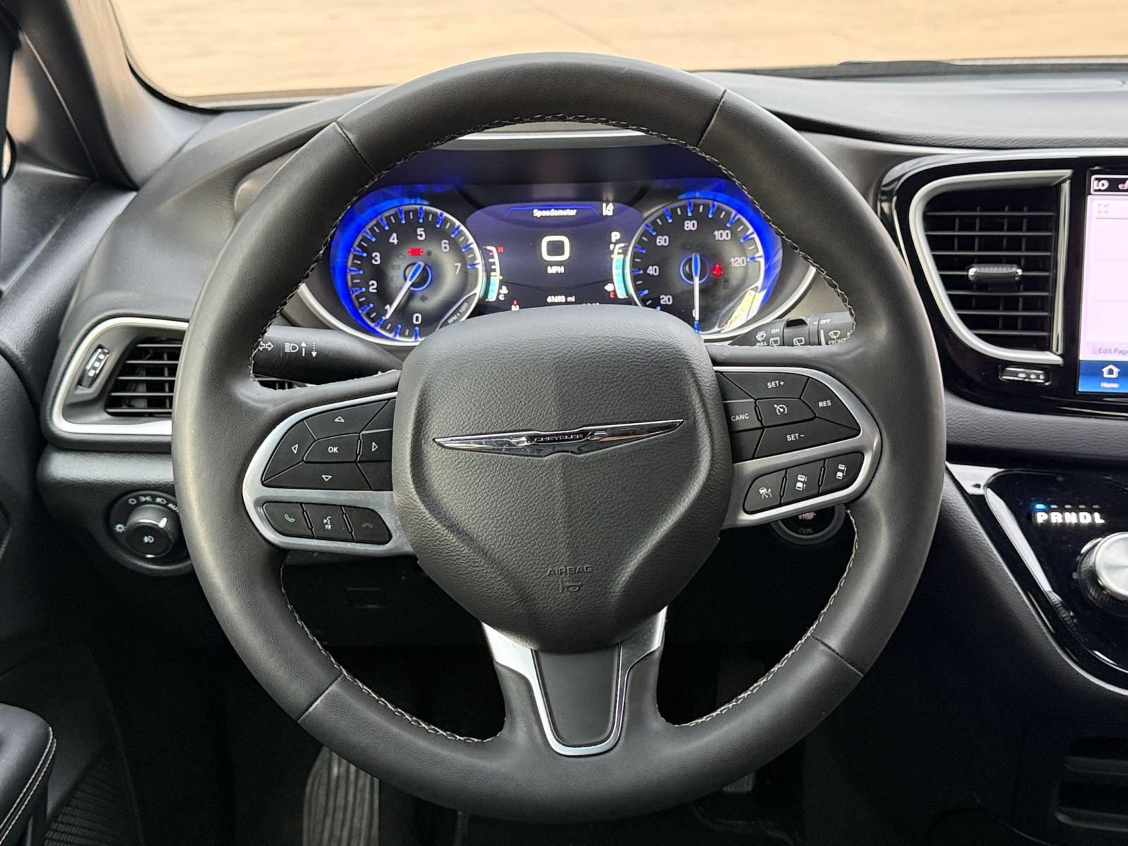 Used 2025 Chrysler Pacifica Select FWD image 28