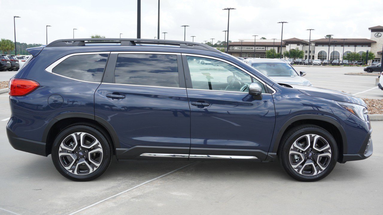 Used 2023 Subaru Ascent Limited w/ Technology Package AWD/4WD image 4