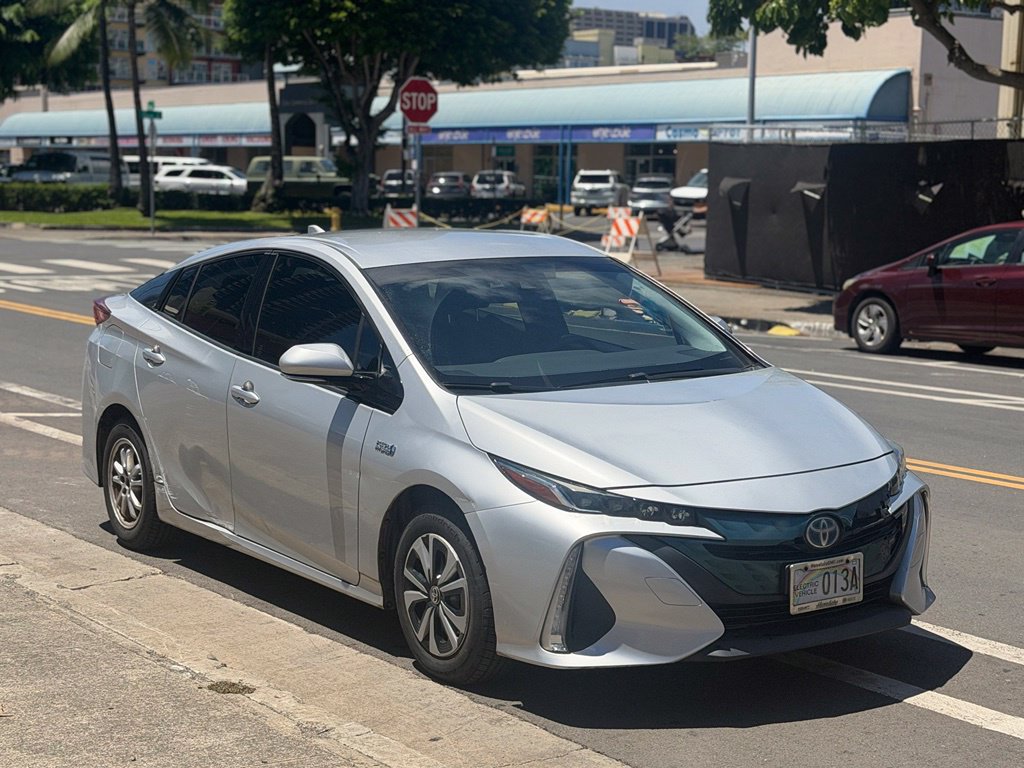 Used 2018 Toyota Prius Prime Plus w/ Carpet Mat Package FWD image 6