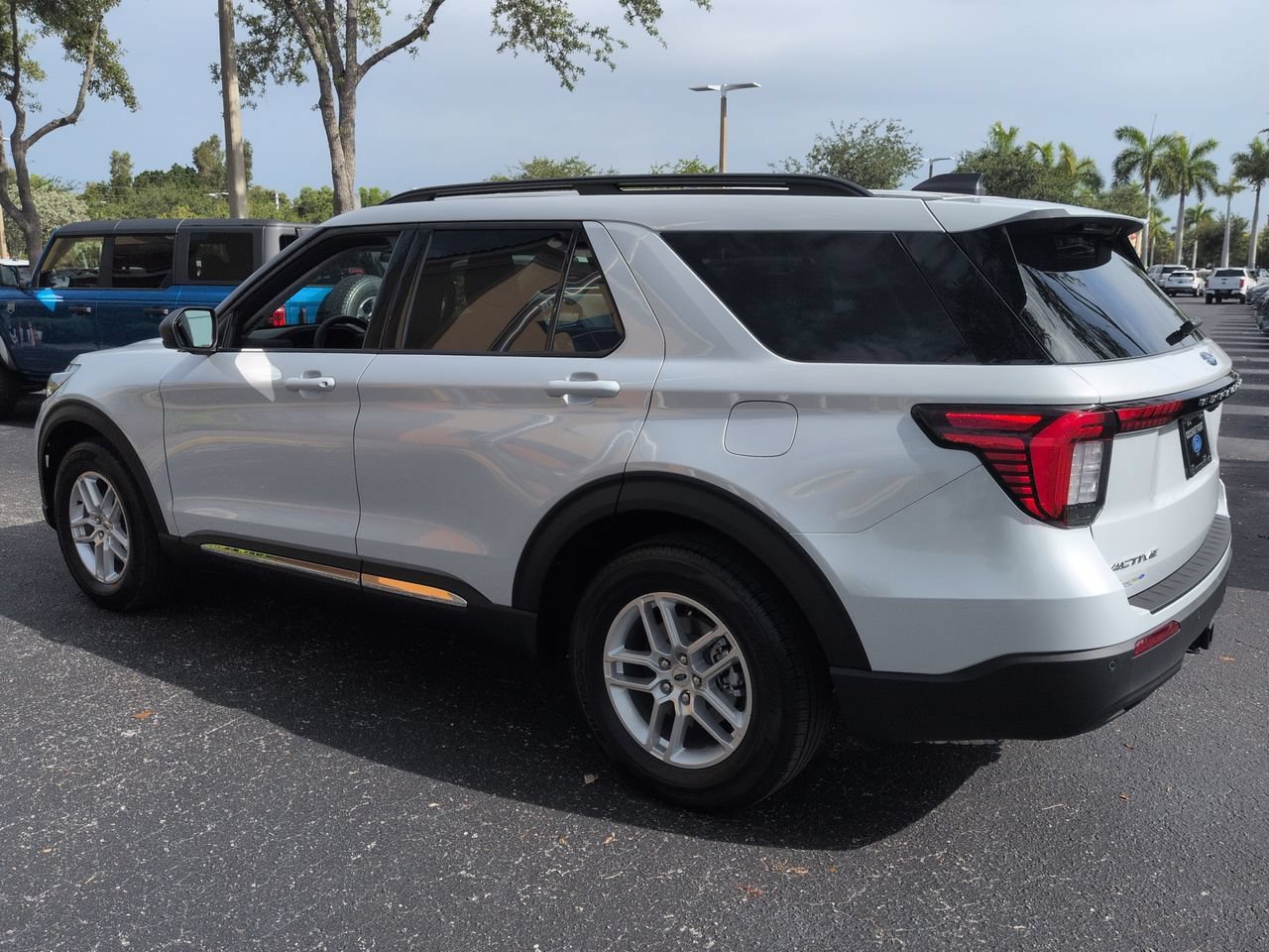 Certified 2025 Ford Explorer Active RWD image 6