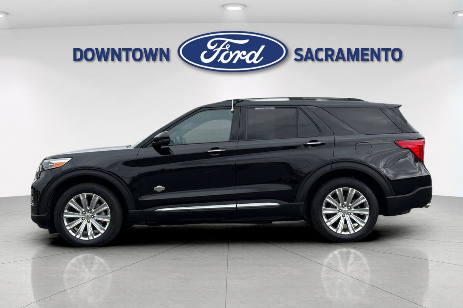 Used 2023 Ford Explorer King Ranch w/ Technology Package AWD/4WD image 3