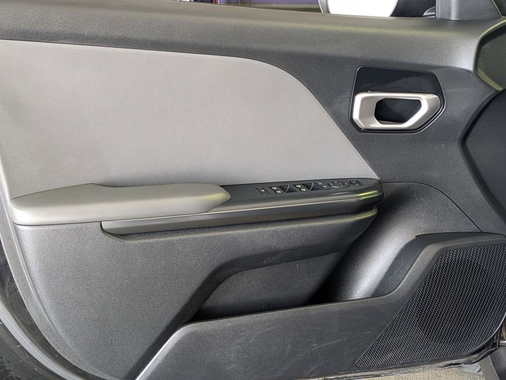 Used 2025 Kia K4 LXS image 11