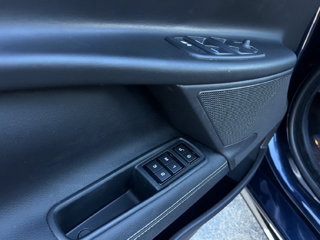 Used 2019 Jaguar XE S RWD image 11