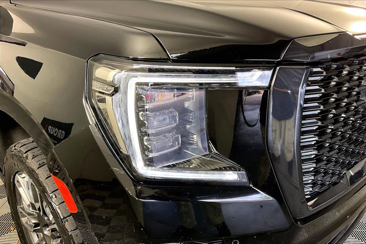 Used 2023 GMC Yukon XL Denali Ultimate AWD/4WD image 27