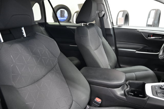 Used 2024 Toyota RAV4 XLE AWD/4WD image 9