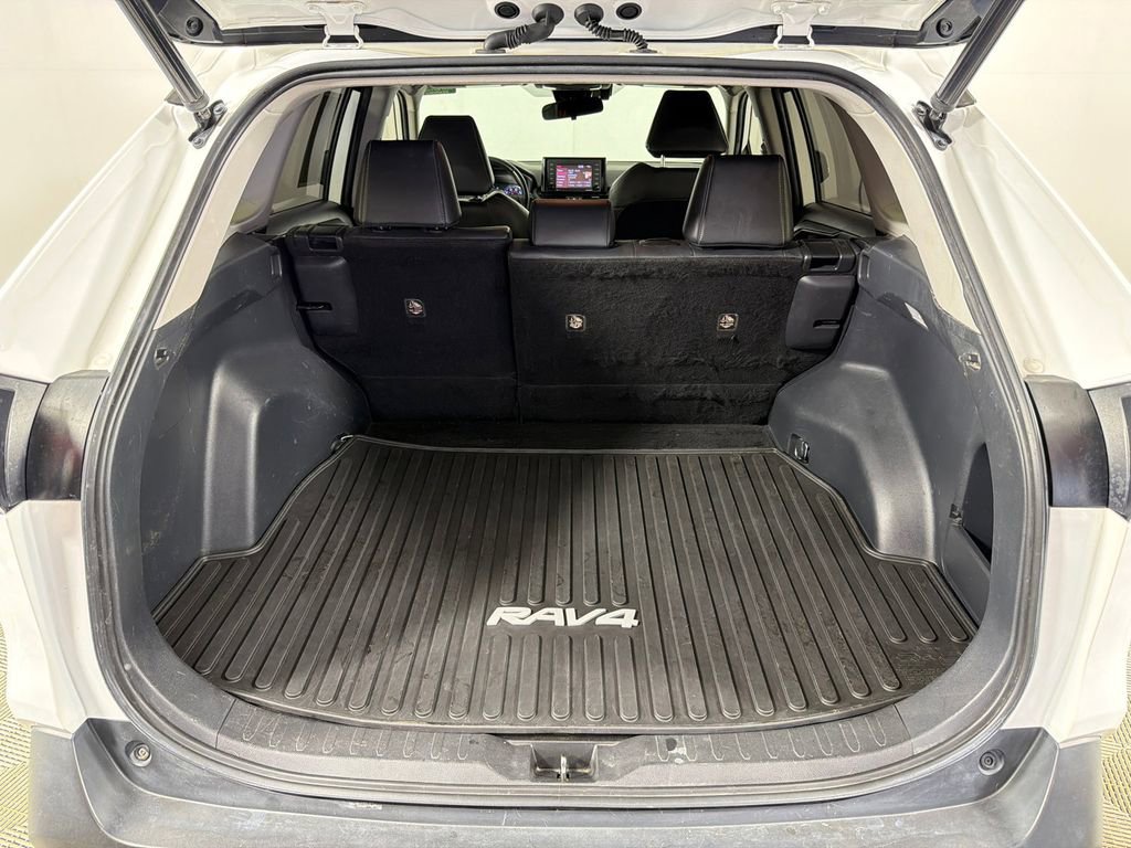 Used 2020 Toyota RAV4 XLE Premium image 19