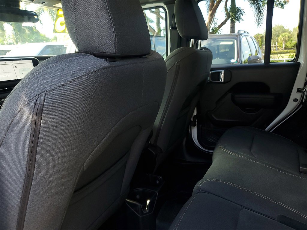 Used 2025 Jeep Wrangler Sport S image 9