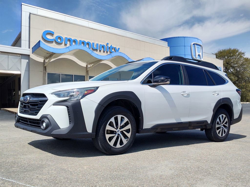 Used 2023 Subaru Outback Premium image 1