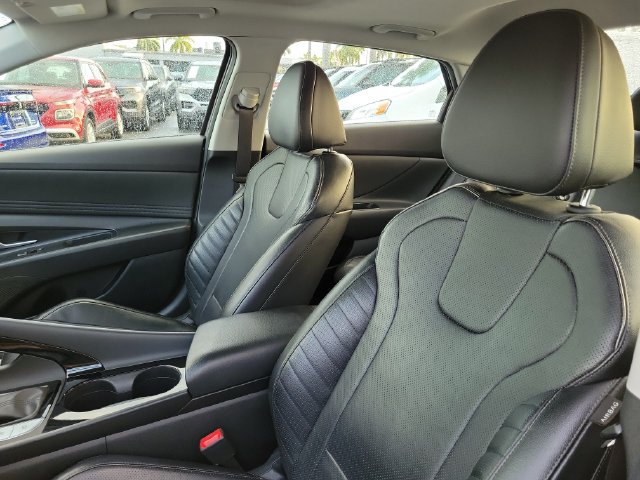 Used 2022 Hyundai Elantra Limited FWD image 9