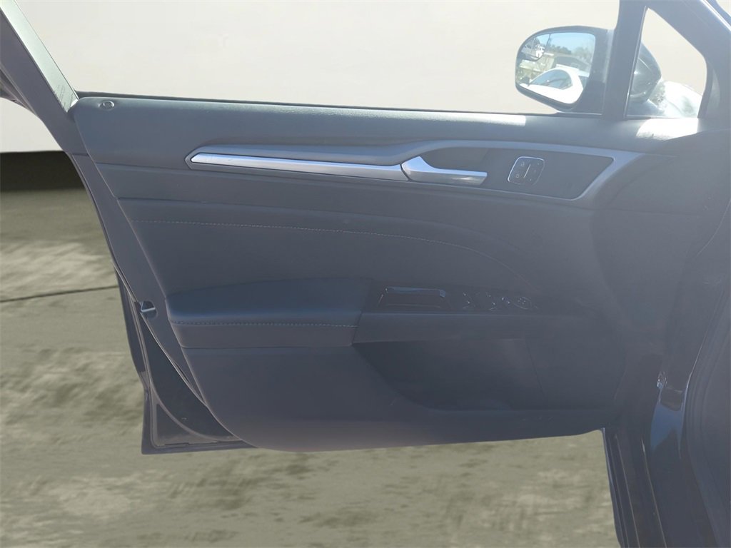 Used 2016 Ford Fusion Titanium image 19