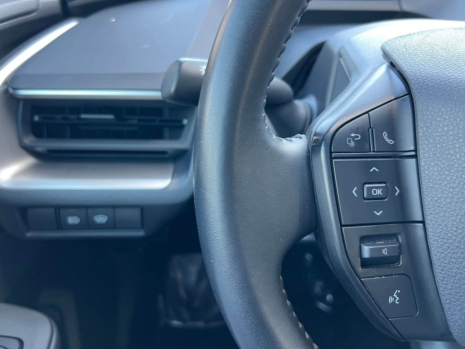 Used 2023 Toyota Prius Limited image 34