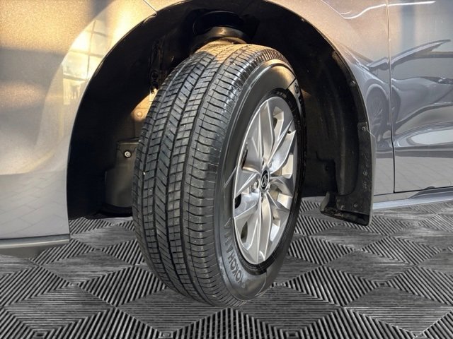 Used 2025 Toyota Sienna LE image 29