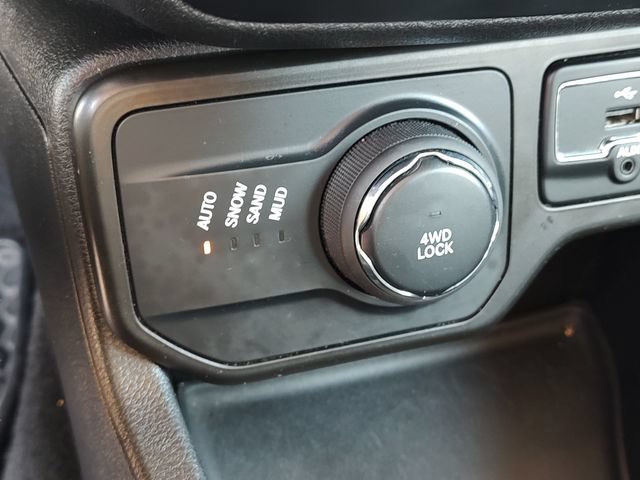 Used 2020 Jeep Renegade Altitude AWD/4WD image 18