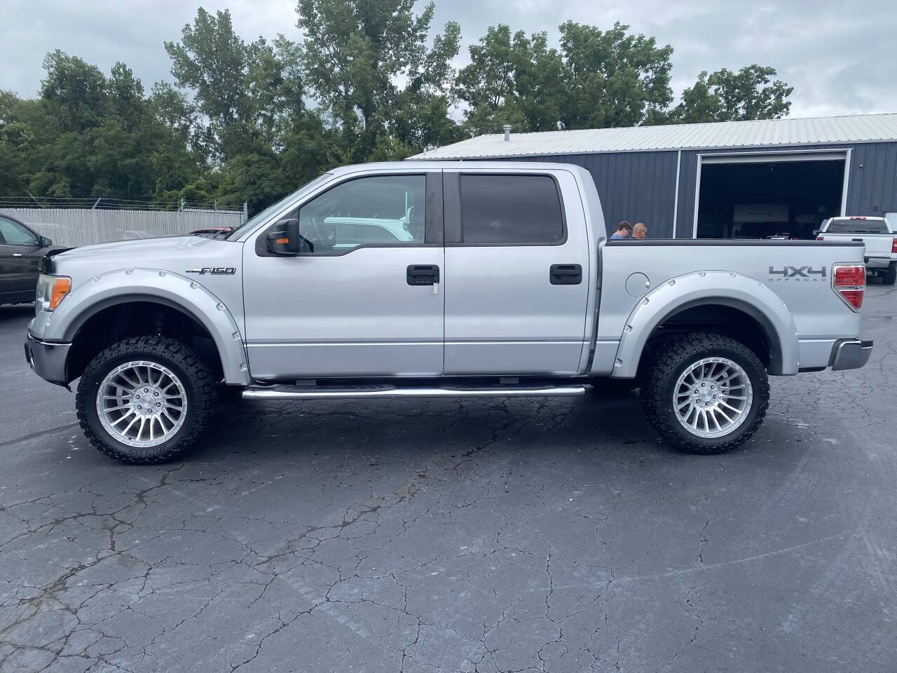Used 2013 Ford F150 XLT w/ Mid Equipment Group AWD/4WD image 2