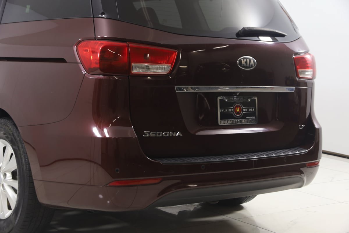 Used 2017 Kia Sedona LX w/ LX Essentials Premium Package FWD image 21